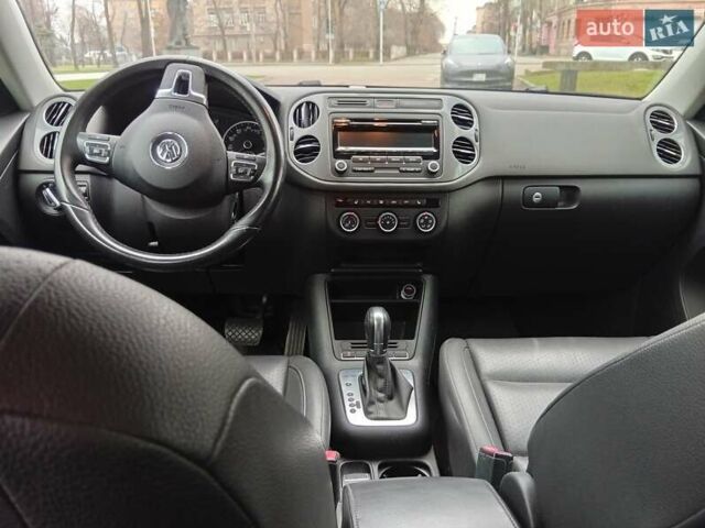 Серый Фольксваген Тигуан, объемом двигателя 1.98 л и пробегом 182 тыс. км за 14500 $, фото 13 на Automoto.ua