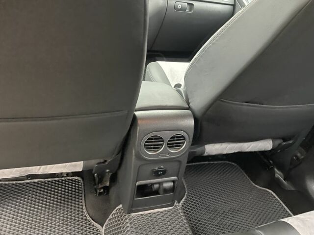 Сірий Фольксваген Тігуан, об'ємом двигуна 2 л та пробігом 217 тис. км за 12000 $, фото 16 на Automoto.ua