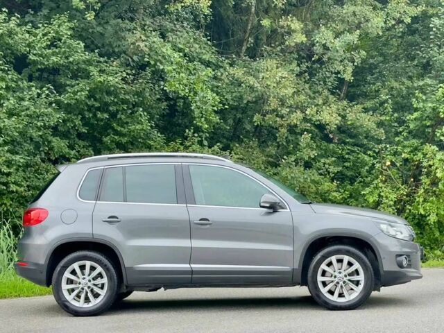 Сірий Фольксваген Тігуан, об'ємом двигуна 2 л та пробігом 83 тис. км за 9100 $, фото 3 на Automoto.ua