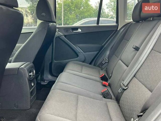 Серый Фольксваген Тигуан, объемом двигателя 1.98 л и пробегом 255 тыс. км за 13000 $, фото 14 на Automoto.ua