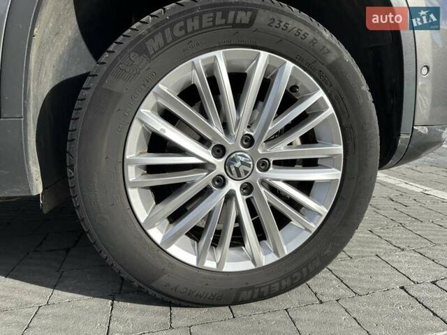 Сірий Фольксваген Тігуан, об'ємом двигуна 1.97 л та пробігом 135 тис. км за 13700 $, фото 35 на Automoto.ua