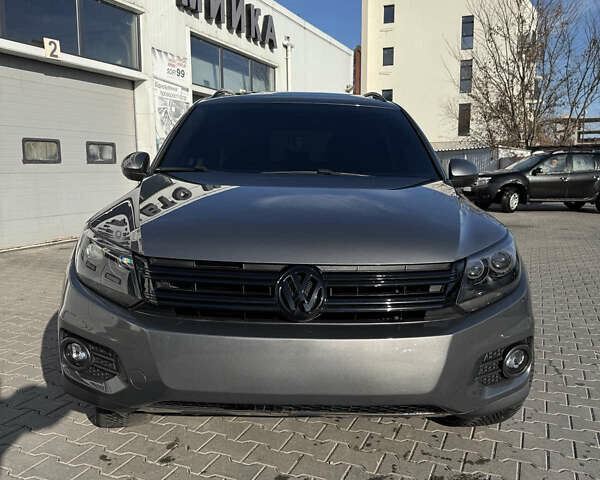 Серый Фольксваген Тигуан, объемом двигателя 2.14 л и пробегом 184 тыс. км за 16599 $, фото 2 на Automoto.ua