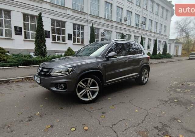 Серый Фольксваген Тигуан, объемом двигателя 1.98 л и пробегом 106 тыс. км за 15800 $, фото 3 на Automoto.ua