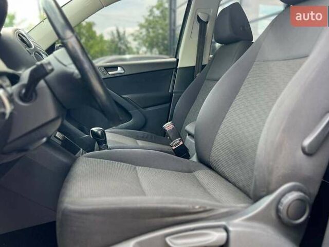 Серый Фольксваген Тигуан, объемом двигателя 1.98 л и пробегом 255 тыс. км за 13000 $, фото 6 на Automoto.ua