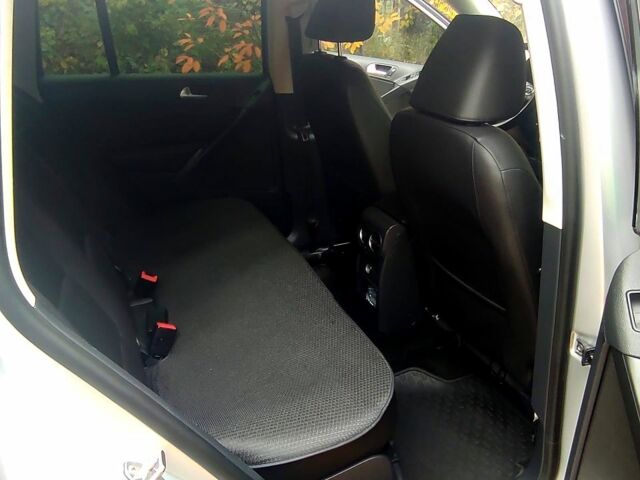 Сірий Фольксваген Тігуан, об'ємом двигуна 2 л та пробігом 148 тис. км за 14200 $, фото 9 на Automoto.ua