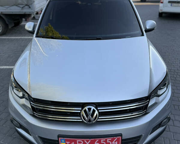 Сірий Фольксваген Тігуан, об'ємом двигуна 2 л та пробігом 74 тис. км за 16500 $, фото 4 на Automoto.ua