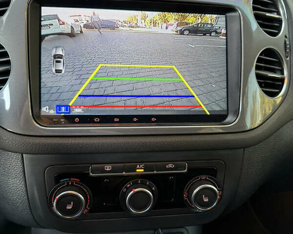 Сірий Фольксваген Тігуан, об'ємом двигуна 2 л та пробігом 74 тис. км за 16500 $, фото 41 на Automoto.ua