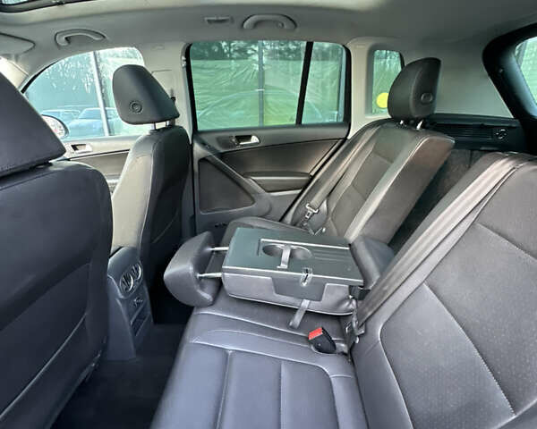 Серый Фольксваген Тигуан, объемом двигателя 1.98 л и пробегом 149 тыс. км за 13000 $, фото 13 на Automoto.ua