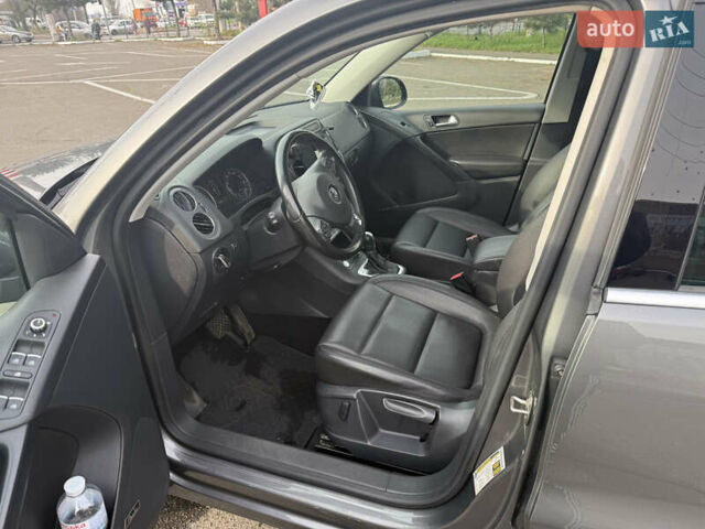 Сірий Фольксваген Тігуан, об'ємом двигуна 1.98 л та пробігом 180 тис. км за 11500 $, фото 21 на Automoto.ua