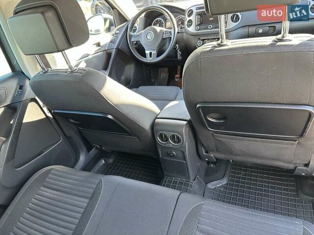 Сірий Фольксваген Тігуан, об'ємом двигуна 1.97 л та пробігом 135 тис. км за 13700 $, фото 19 на Automoto.ua