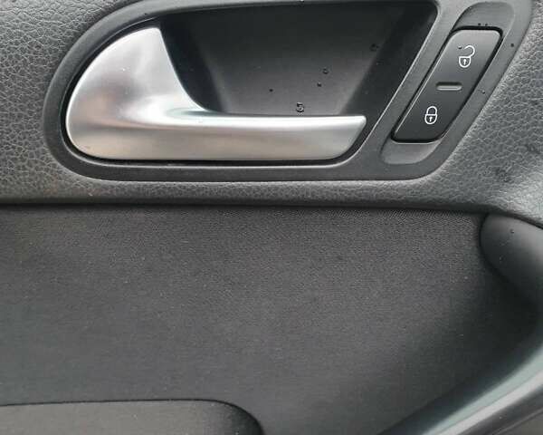 Сірий Фольксваген Тігуан, об'ємом двигуна 1.98 л та пробігом 90 тис. км за 13500 $, фото 19 на Automoto.ua