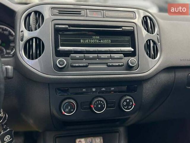 Серый Фольксваген Тигуан, объемом двигателя 1.98 л и пробегом 255 тыс. км за 13000 $, фото 11 на Automoto.ua