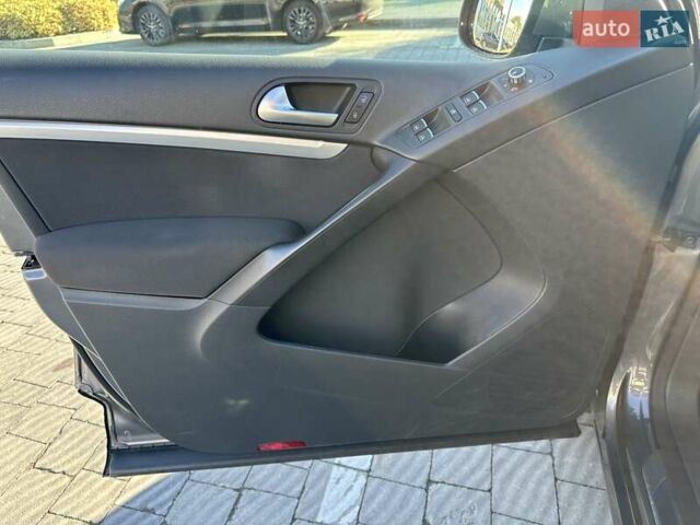 Сірий Фольксваген Тігуан, об'ємом двигуна 1.97 л та пробігом 135 тис. км за 13700 $, фото 23 на Automoto.ua