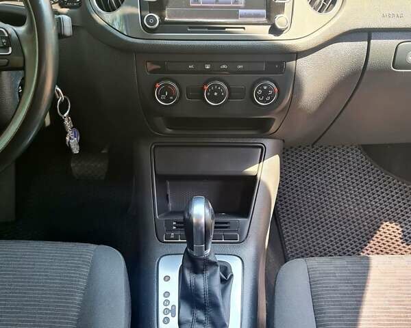 Сірий Фольксваген Тігуан, об'ємом двигуна 1.98 л та пробігом 139 тис. км за 12400 $, фото 12 на Automoto.ua