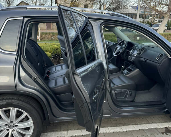 Серый Фольксваген Тигуан, объемом двигателя 1.98 л и пробегом 114 тыс. км за 14800 $, фото 5 на Automoto.ua