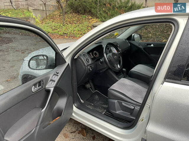 Сірий Фольксваген Тігуан, об'ємом двигуна 1.98 л та пробігом 217 тис. км за 12000 $, фото 9 на Automoto.ua