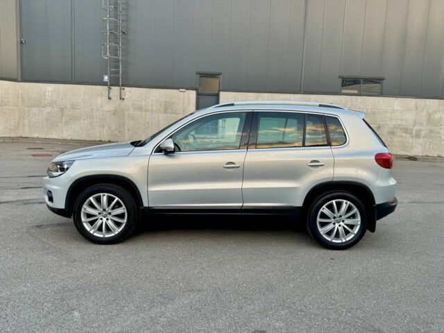 Сірий Фольксваген Тігуан, об'ємом двигуна 2 л та пробігом 250 тис. км за 10500 $, фото 6 на Automoto.ua