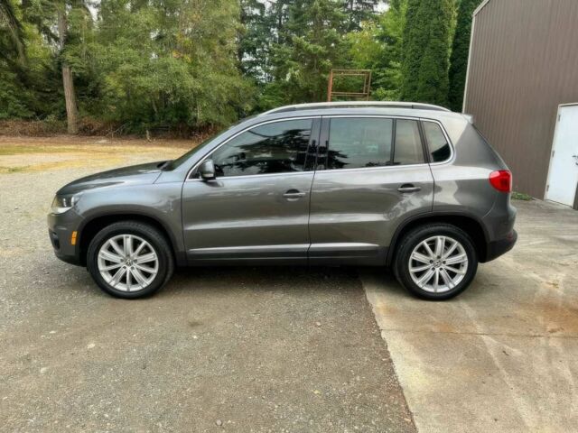 Сірий Фольксваген Тігуан, об'ємом двигуна 2 л та пробігом 80 тис. км за 4500 $, фото 4 на Automoto.ua