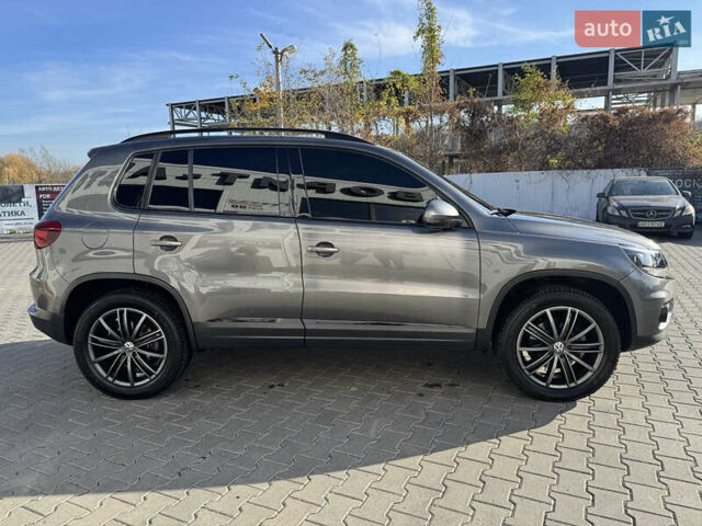 Серый Фольксваген Тигуан, объемом двигателя 2.14 л и пробегом 184 тыс. км за 16599 $, фото 5 на Automoto.ua