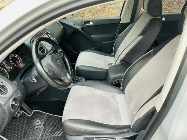 Сірий Фольксваген Тігуан, об'ємом двигуна 2 л та пробігом 217 тис. км за 12000 $, фото 5 на Automoto.ua