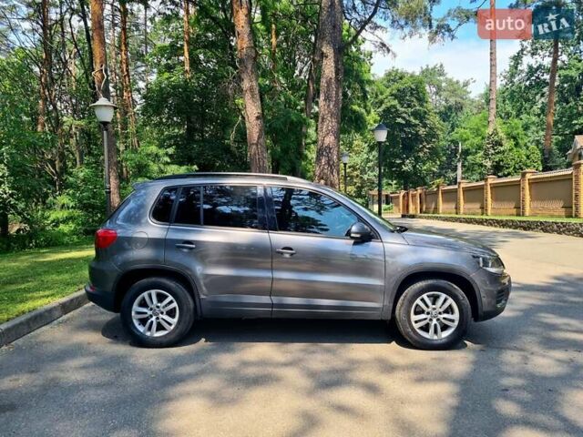 Сірий Фольксваген Тігуан, об'ємом двигуна 1.98 л та пробігом 139 тис. км за 12400 $, фото 3 на Automoto.ua