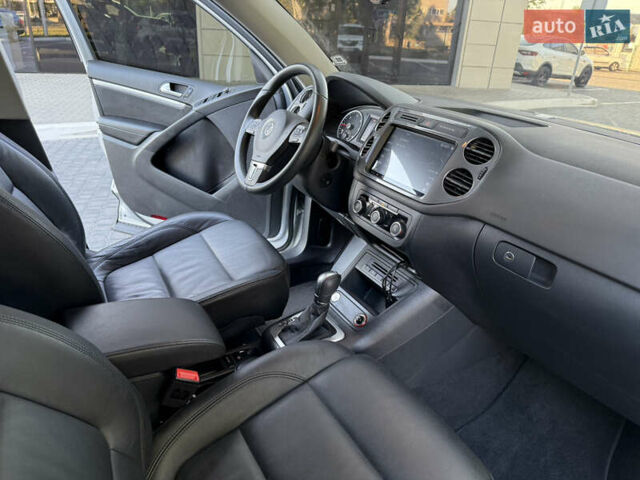 Сірий Фольксваген Тігуан, об'ємом двигуна 2 л та пробігом 74 тис. км за 16500 $, фото 31 на Automoto.ua