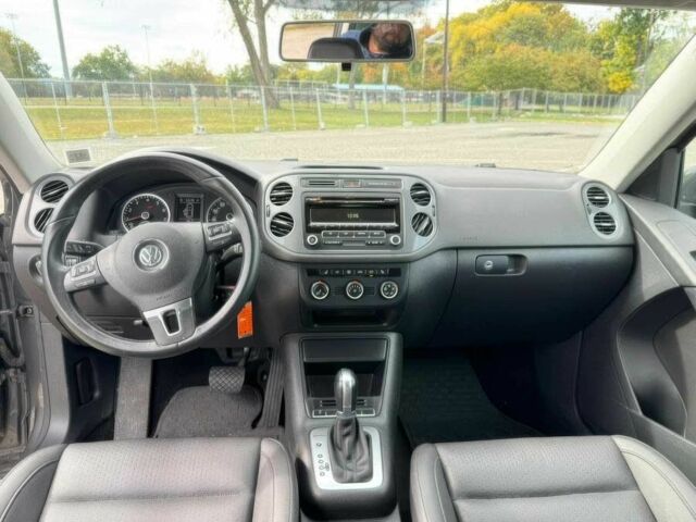 Сірий Фольксваген Тігуан, об'ємом двигуна 2 л та пробігом 84 тис. км за 2800 $, фото 8 на Automoto.ua