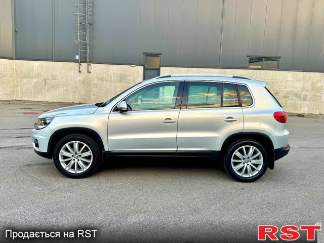 Серый Фольксваген Тигуан, объемом двигателя 2 л и пробегом 250 тыс. км за 10500 $, фото 6 на Automoto.ua