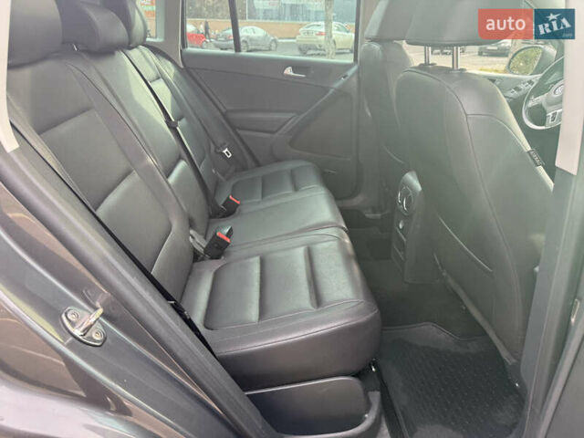 Сірий Фольксваген Тігуан, об'ємом двигуна 1.98 л та пробігом 180 тис. км за 11500 $, фото 25 на Automoto.ua