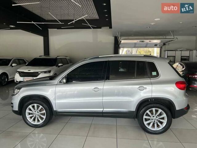 Серый Фольксваген Тигуан, объемом двигателя 2 л и пробегом 214 тыс. км за 15200 $, фото 3 на Automoto.ua