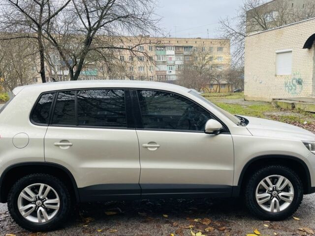 Сірий Фольксваген Тігуан, об'ємом двигуна 2 л та пробігом 217 тис. км за 12000 $, фото 12 на Automoto.ua