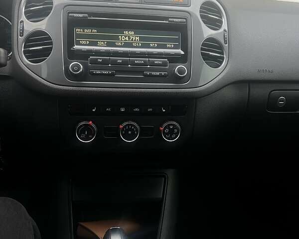 Сірий Фольксваген Тігуан, об'ємом двигуна 1.98 л та пробігом 214 тис. км за 11700 $, фото 8 на Automoto.ua