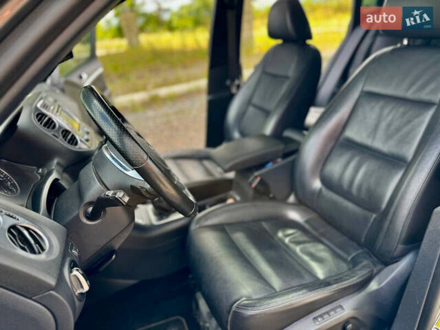 Сірий Фольксваген Тігуан, об'ємом двигуна 1.98 л та пробігом 248 тис. км за 12000 $, фото 15 на Automoto.ua