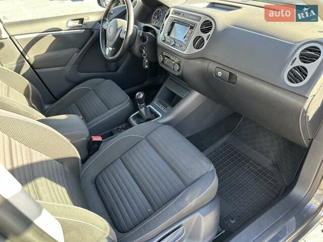 Сірий Фольксваген Тігуан, об'ємом двигуна 1.97 л та пробігом 135 тис. км за 13700 $, фото 15 на Automoto.ua