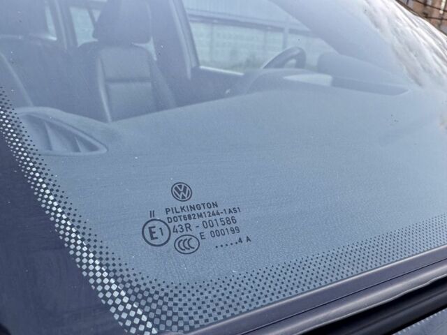 Сірий Фольксваген Тігуан, об'ємом двигуна 2 л та пробігом 250 тис. км за 10500 $, фото 23 на Automoto.ua