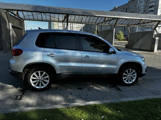 Серый Фольксваген Тигуан, объемом двигателя 2 л и пробегом 170 тыс. км за 11600 $, фото 2 на Automoto.ua