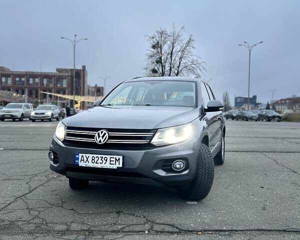 Серый Фольксваген Тигуан, объемом двигателя 1.97 л и пробегом 144 тыс. км за 16000 $, фото 1 на Automoto.ua