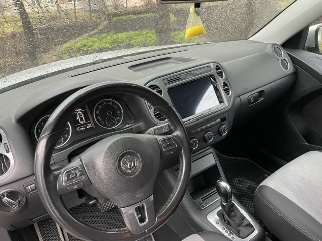 Сірий Фольксваген Тігуан, об'ємом двигуна 2 л та пробігом 217 тис. км за 12000 $, фото 20 на Automoto.ua