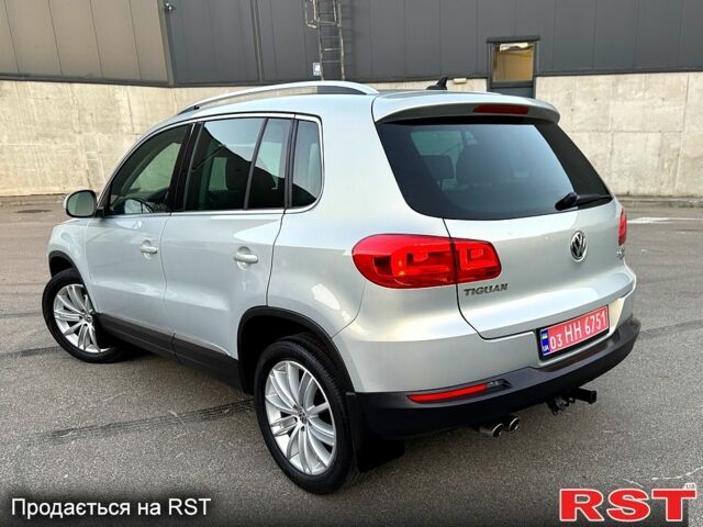 Серый Фольксваген Тигуан, объемом двигателя 2 л и пробегом 250 тыс. км за 10500 $, фото 3 на Automoto.ua