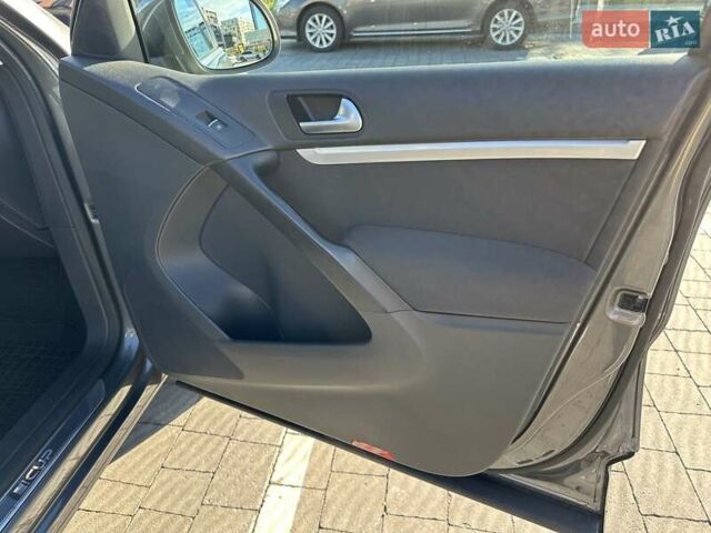 Сірий Фольксваген Тігуан, об'ємом двигуна 1.97 л та пробігом 135 тис. км за 13700 $, фото 22 на Automoto.ua