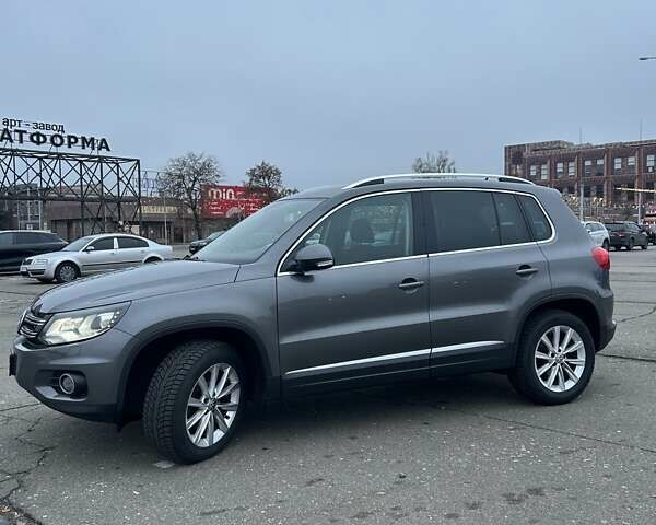 Серый Фольксваген Тигуан, объемом двигателя 1.97 л и пробегом 144 тыс. км за 16000 $, фото 4 на Automoto.ua