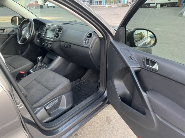 Сірий Фольксваген Тігуан, об'ємом двигуна 2 л та пробігом 193 тис. км за 11999 $, фото 5 на Automoto.ua