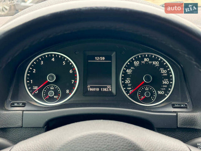 Сірий Фольксваген Тігуан, об'ємом двигуна 2 л та пробігом 195 тис. км за 12940 $, фото 23 на Automoto.ua
