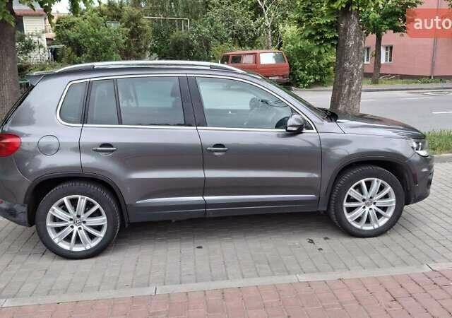 Серый Фольксваген Тигуан, объемом двигателя 2 л и пробегом 126 тыс. км за 15200 $, фото 1 на Automoto.ua