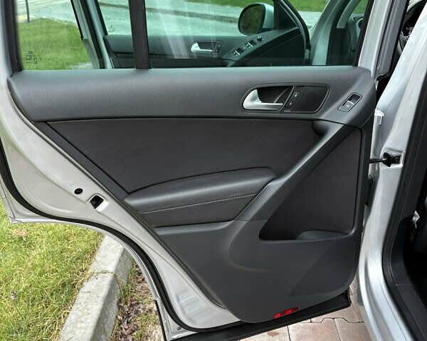 Серый Фольксваген Тигуан, объемом двигателя 2 л и пробегом 125 тыс. км за 14999 $, фото 32 на Automoto.ua