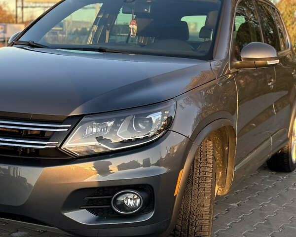 Серый Фольксваген Тигуан, объемом двигателя 2 л и пробегом 163 тыс. км за 14300 $, фото 4 на Automoto.ua