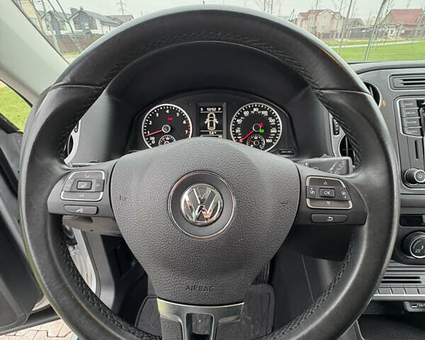 Серый Фольксваген Тигуан, объемом двигателя 2 л и пробегом 125 тыс. км за 14999 $, фото 53 на Automoto.ua