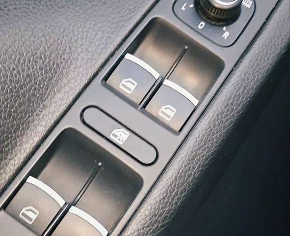 Серый Фольксваген Тигуан, объемом двигателя 2 л и пробегом 121 тыс. км за 13500 $, фото 6 на Automoto.ua