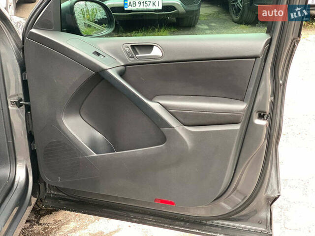 Серый Фольксваген Тигуан, объемом двигателя 2 л и пробегом 195 тыс. км за 15340 $, фото 16 на Automoto.ua