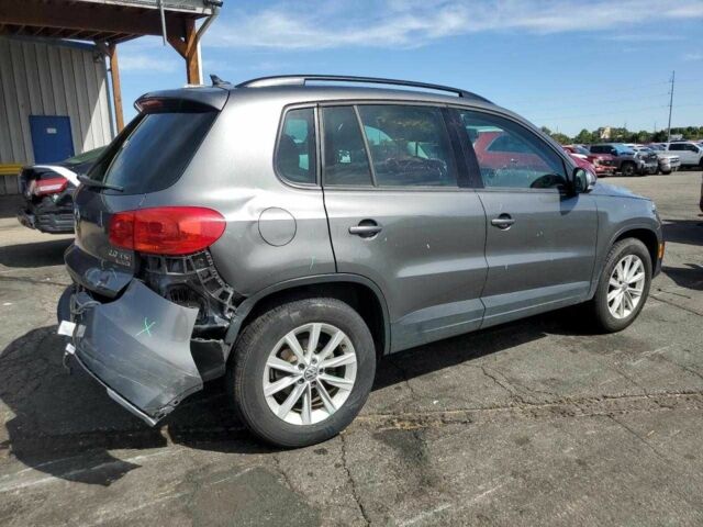 Серый Фольксваген Тигуан, объемом двигателя 2 л и пробегом 82 тыс. км за 900 $, фото 2 на Automoto.ua